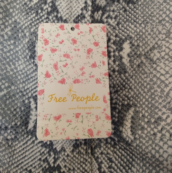 ❤HOST PICK❤ Free People snake print mini skirt - Picture 5 of 9